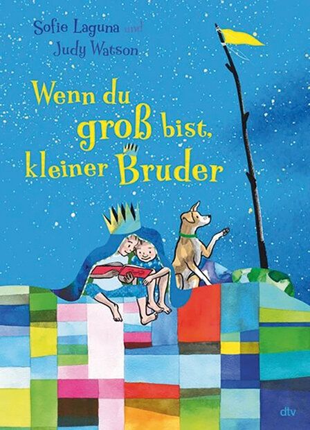 Cover des Buches Wenn du groß bist, kleiner Bruder, Illustration, zwei Kinder lesen unter einem Umhang ein Buch, tragen gemeinsam eine Krone, neben ihnen sitzt ein Hund