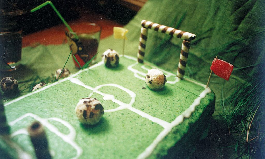 Kuchen, der so aussieht wie ein Fußballfeld