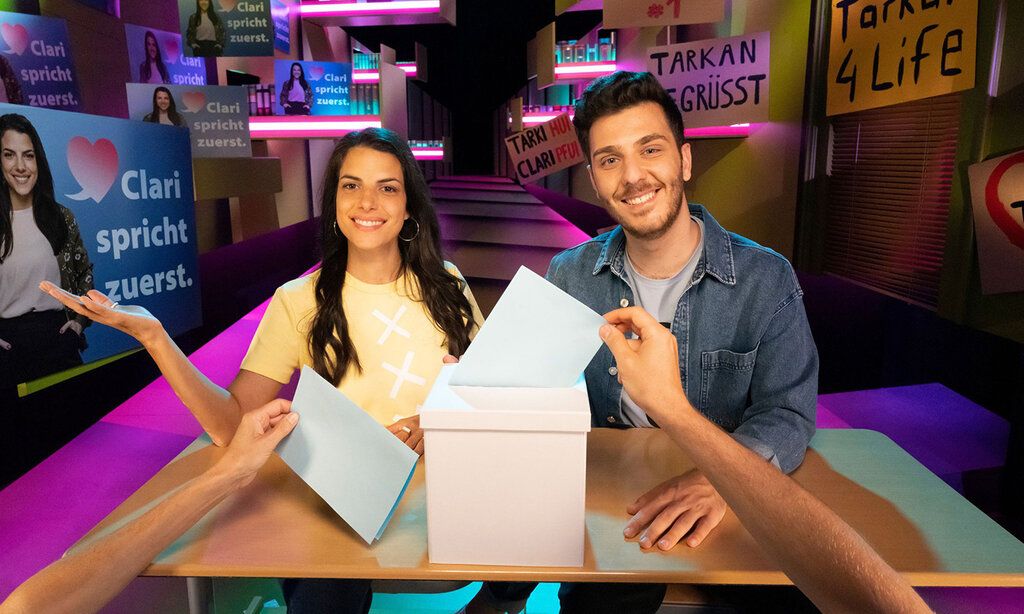 Clari und Tarkan spielen im Studio Wahlen